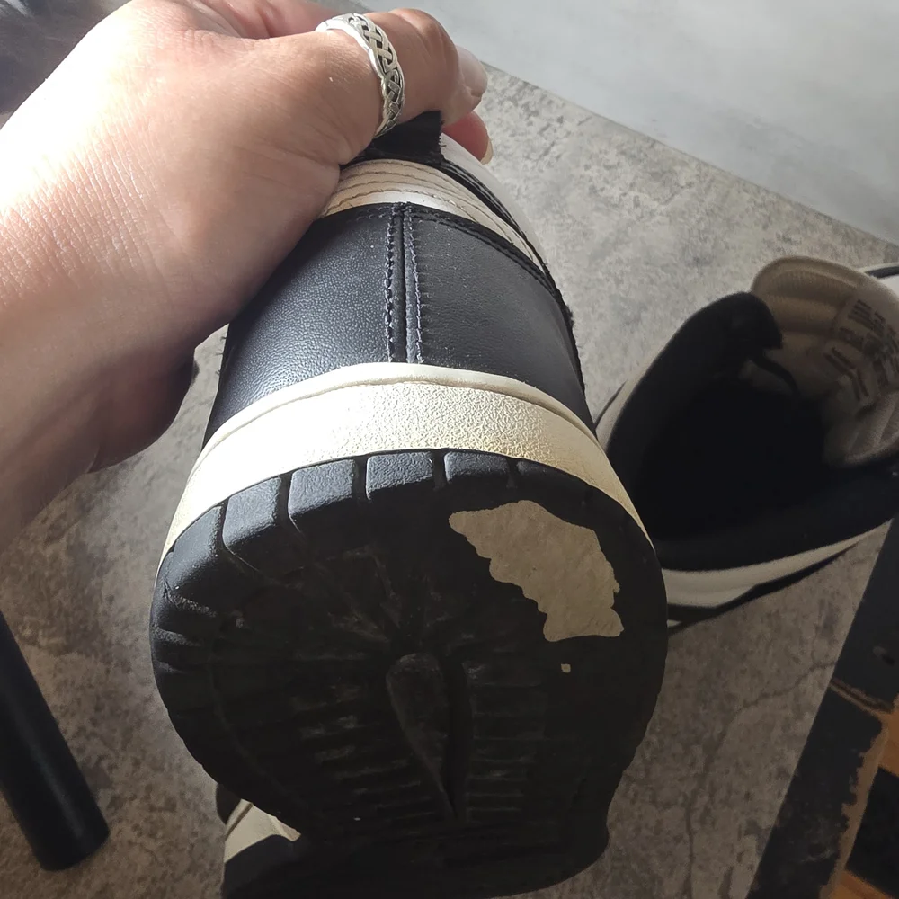 Nike Men's Black and White High-Top Sneakers
